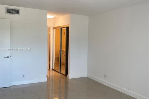 Кондоминиум с 2 спальнями в Уэстон, Флорида № 2002994