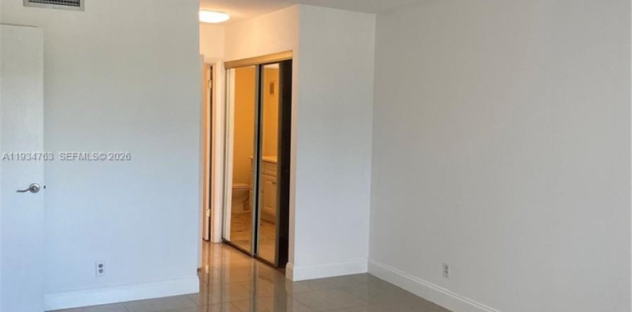 Кондоминиум с 2 спальнями в Уэстон, Флорида № 2002994