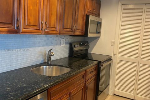 Снять в аренду кондоминиум в Уэстон, Флорида 2 спальни, 102.75м2, № 2002994 - фото 7