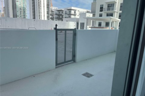 Снять в аренду кондоминиум в Майами, Флорида 1 спальня, 64.38м2, № 2004039 - фото 4