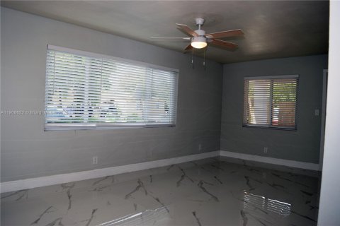 Снять в аренду квартиру в Халландейл-Бич, Флорида 2 спальни, 78.97м2, № 1964350 - фото 6