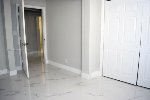 Снять в аренду квартиру в Халландейл-Бич, Флорида 2 спальни, 78.97м2, № 1964350 - фото 14