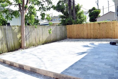 Снять в аренду квартиру в Халландейл-Бич, Флорида 2 спальни, 78.97м2, № 1964350 - фото 22