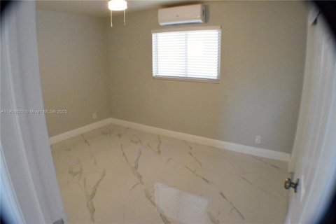 Снять в аренду квартиру в Халландейл-Бич, Флорида 2 спальни, 78.97м2, № 1964350 - фото 13