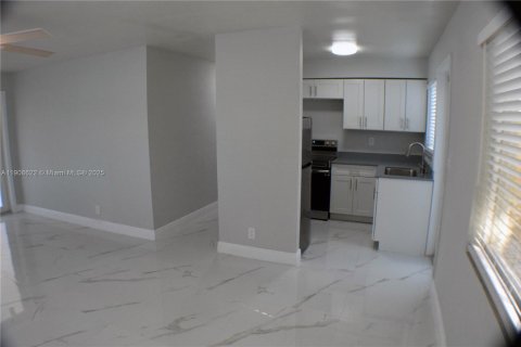 Снять в аренду квартиру в Халландейл-Бич, Флорида 2 спальни, 78.97м2, № 1964350 - фото 16