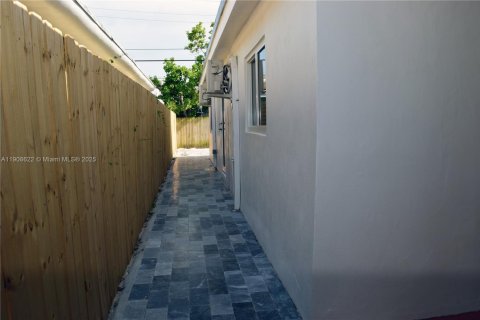 Снять в аренду квартиру в Халландейл-Бич, Флорида 2 спальни, 78.97м2, № 1964350 - фото 19