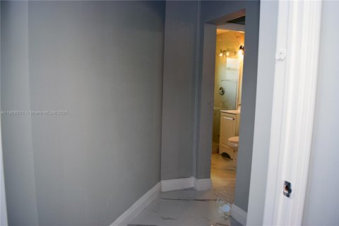 Снять в аренду квартиру в Халландейл-Бич, Флорида 2 спальни, 78.97м2, № 1964350 - фото 10