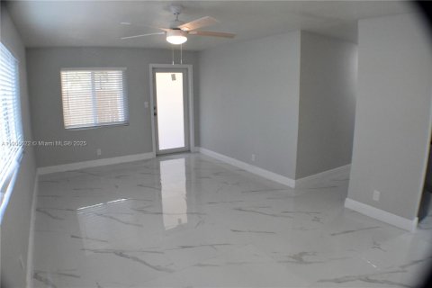 Снять в аренду квартиру в Халландейл-Бич, Флорида 2 спальни, 78.97м2, № 1964350 - фото 15