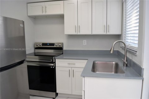 Снять в аренду квартиру в Халландейл-Бич, Флорида 2 спальни, 78.97м2, № 1964350 - фото 7