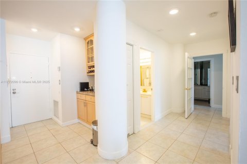 Condo in Hollywood, Florida, 2 bedrooms  № 1593632 - photo 16
