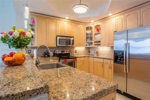 Condo in Hollywood, Florida, 2 bedrooms  № 1593632 - photo 9