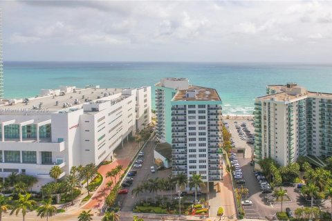 Copropriété à vendre à Hollywood, Floride: 2 chambres, 112.41 m2 № 1593632 - photo 28