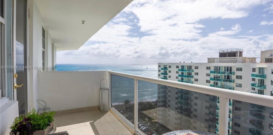 Condo in Hollywood, Florida, 2 bedrooms № 1593632