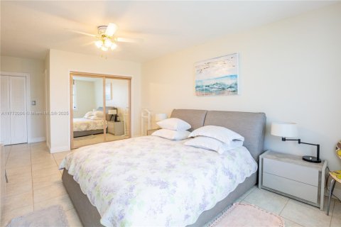 Condo in Hollywood, Florida, 2 bedrooms  № 1593632 - photo 11