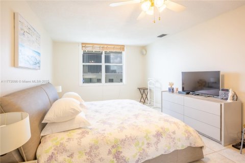 Copropriété à vendre à Hollywood, Floride: 2 chambres, 112.41 m2 № 1593632 - photo 12