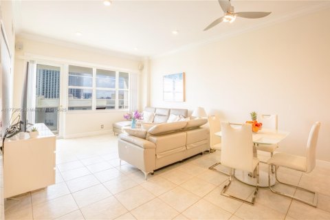 Condo in Hollywood, Florida, 2 bedrooms  № 1593632 - photo 6
