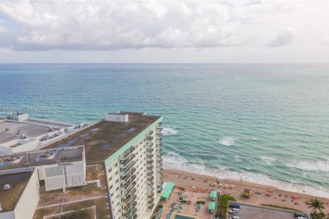 Condo in Hollywood, Florida, 2 bedrooms  № 1593632 - photo 26