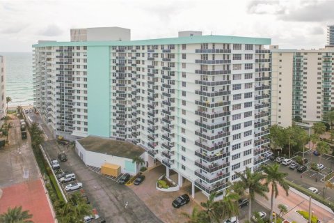 Copropriété à vendre à Hollywood, Floride: 2 chambres, 112.41 m2 № 1593632 - photo 29