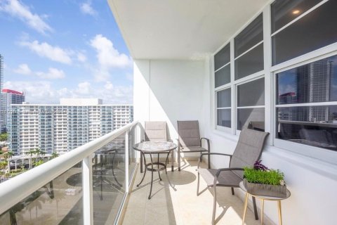 Condo in Hollywood, Florida, 2 bedrooms  № 1593632 - photo 2