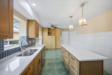 House in Bradenton, Florida 3 bedrooms, 146.97 sq.m. № 2128860 - photo 6