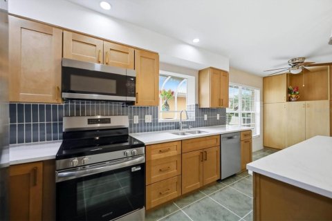 House in Bradenton, Florida 3 bedrooms, 146.97 sq.m. № 2128860 - photo 5