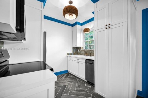 House in Miami Beach, Florida 1 bedroom, 60.85 sq.m. № 1994572 - photo 11