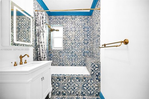 House in Miami Beach, Florida 1 bedroom, 60.85 sq.m. № 1994572 - photo 22