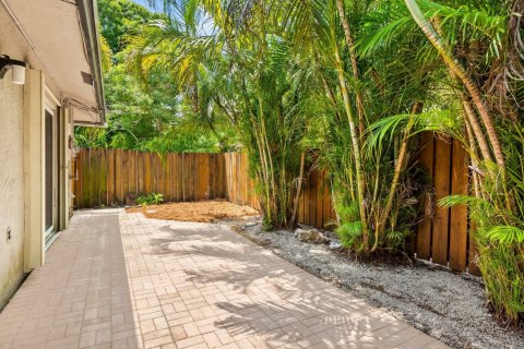 Villa ou maison à louer à Fort Lauderdale, Floride: 2 chambres, 89.19 m2 № 1180541 - photo 1