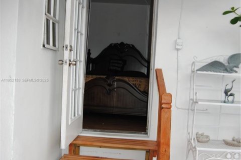 Casa en venta en Virginia Gardens, Florida, 3 dormitorios, 108.7 m2 № 2006511 - foto 18