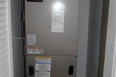 Casa en venta en Virginia Gardens, Florida, 3 dormitorios, 108.7 m2 № 2006511 - foto 17