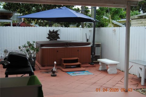 Casa en venta en Virginia Gardens, Florida, 3 dormitorios, 108.7 m2 № 2006511 - foto 24