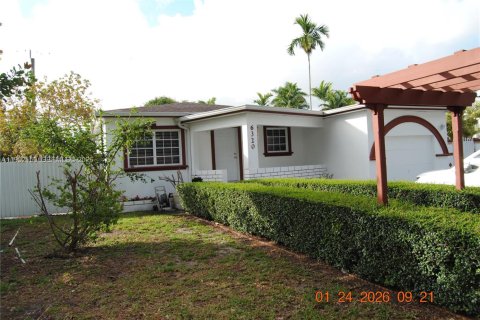 Casa en venta en Virginia Gardens, Florida, 3 dormitorios, 108.7 m2 № 2006511 - foto 3