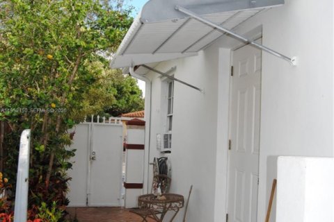 Casa en venta en Virginia Gardens, Florida, 3 dormitorios, 108.7 m2 № 2006511 - foto 26