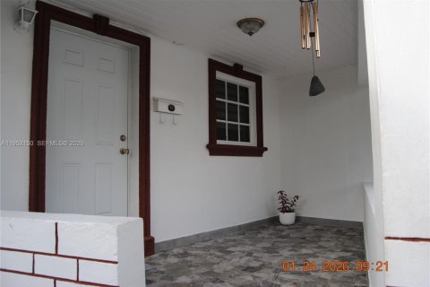 Casa en venta en Virginia Gardens, Florida, 3 dormitorios, 108.7 m2 № 2006511 - foto 4