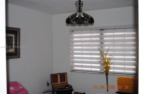 Casa en venta en Virginia Gardens, Florida, 3 dormitorios, 108.7 m2 № 2006511 - foto 12