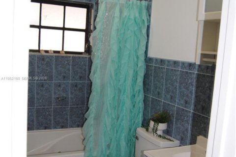 Casa en venta en Virginia Gardens, Florida, 3 dormitorios, 108.7 m2 № 2006511 - foto 11