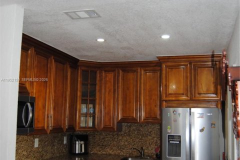 Casa en venta en Virginia Gardens, Florida, 3 dormitorios, 108.7 m2 № 2006511 - foto 8