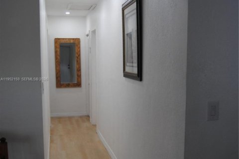 Casa en venta en Virginia Gardens, Florida, 3 dormitorios, 108.7 m2 № 2006511 - foto 10