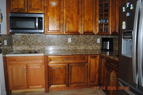 Casa en venta en Virginia Gardens, Florida, 3 dormitorios, 108.7 m2 № 2006511 - foto 9