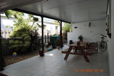 Casa en venta en Virginia Gardens, Florida, 3 dormitorios, 108.7 m2 № 2006511 - foto 23