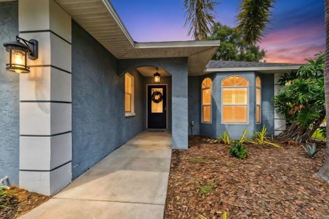 Villa ou maison à vendre à Sarasota, Floride: 3 chambres, 139.54 m2 № 2405352 - photo 4