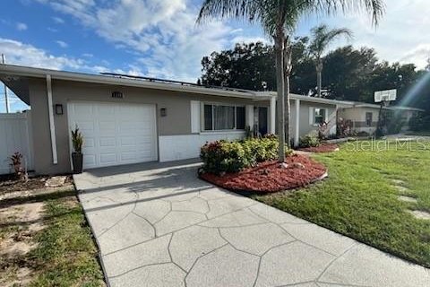 House in Clearwater, Florida 3 bedrooms, 151.43 sq.m. № 1884467 - photo 1