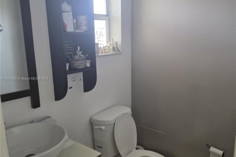 Condo in Sunrise, Florida, 1 bedroom № 2034890 - photo 6