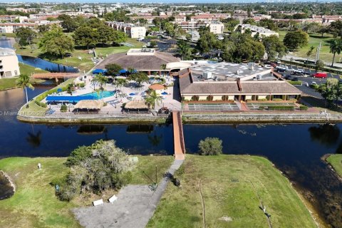 Condo in Sunrise, Florida, 1 bedroom № 2034890 - photo 8