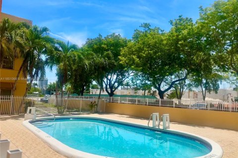 Copropriété à louer à North Miami Beach, Floride: 2 chambres, 69.68 m2 № 1854768 - photo 2