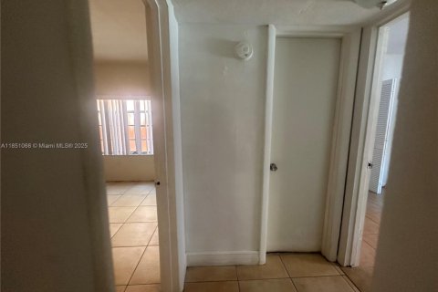 Copropriété à louer à North Miami Beach, Floride: 2 chambres, 69.68 m2 № 1854768 - photo 9