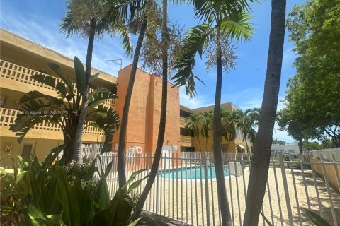 Copropriété à louer à North Miami Beach, Floride: 2 chambres, 69.68 m2 № 1854768 - photo 1