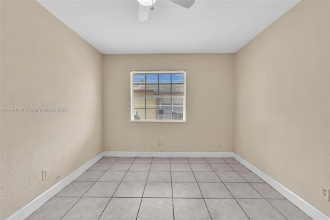 Commercial property in Fort Lauderdale, Florida 166.95 sq.m. № 1880106 - photo 26