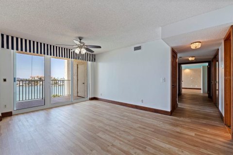 Condominio en venta en Clearwater, Florida, 2 dormitorios, 183.95 m2 № 2148221 - foto 20