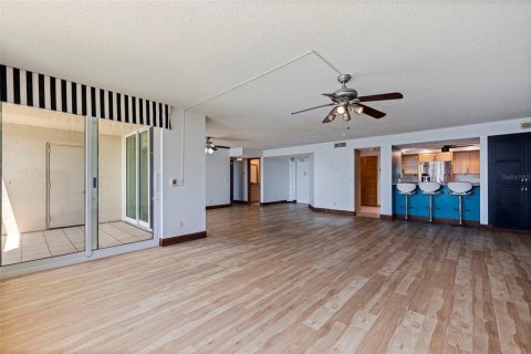 Condominio en venta en Clearwater, Florida, 2 dormitorios, 183.95 m2 № 2148221 - foto 11